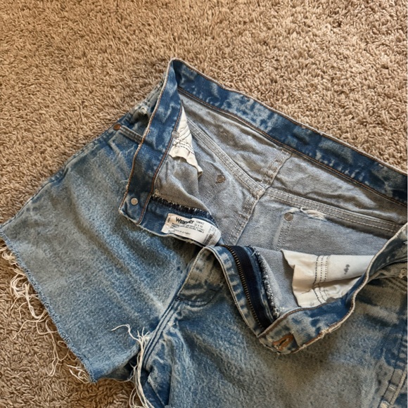 Vintage Wrangler Distressed Denim Shorts - Picture 5 of 5